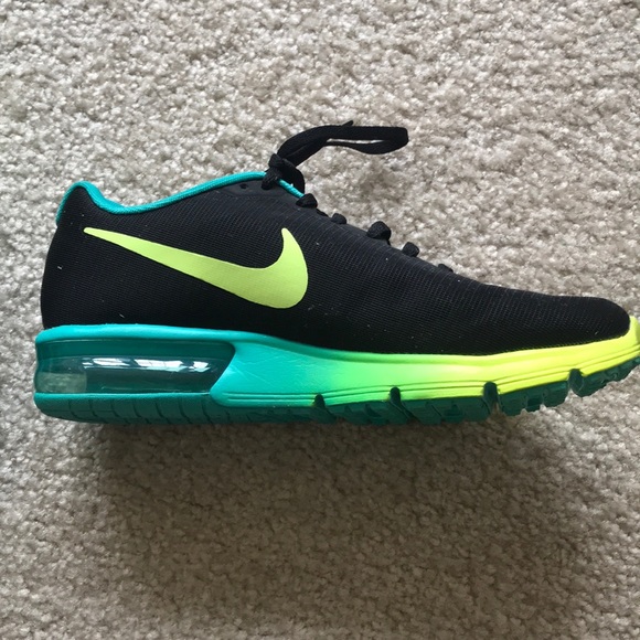 Nike tennis shoes - Picture 5 of 8